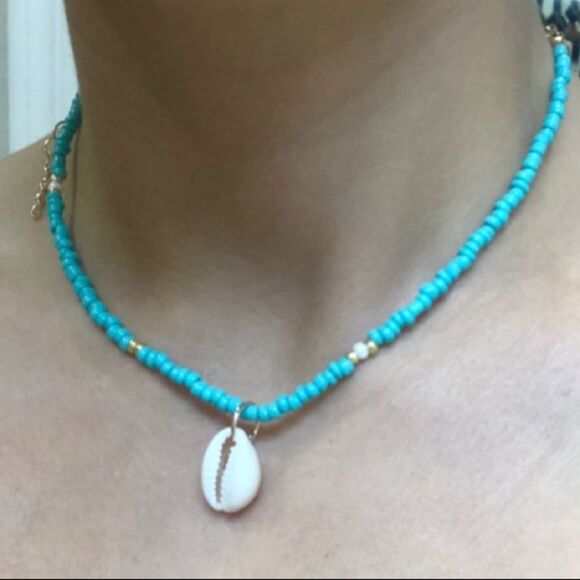Turquoise Cowrie SeaShell & Beads Necklace (v1) - Picture 3 of 8